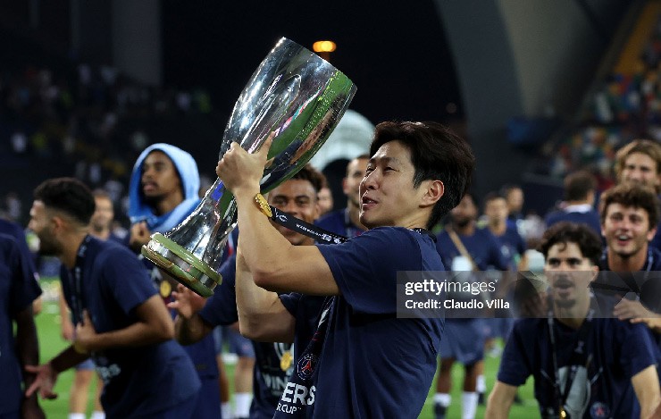 Lee Kang In vừa cùng PSG giành Siêu cúp Châu Âu