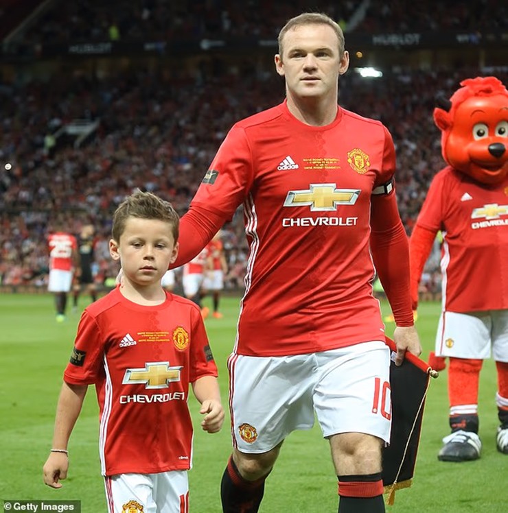 Kai cùng Wayne Rooney tại trận đấu tri ân của anh tại Old Trafford năm 2016.
