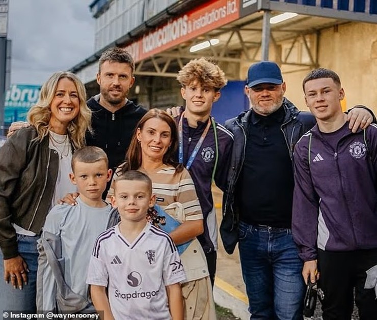 Con trai Rooney 15 tuổi thăng cấp vượt bậc, ra mắt U18 MU - 2