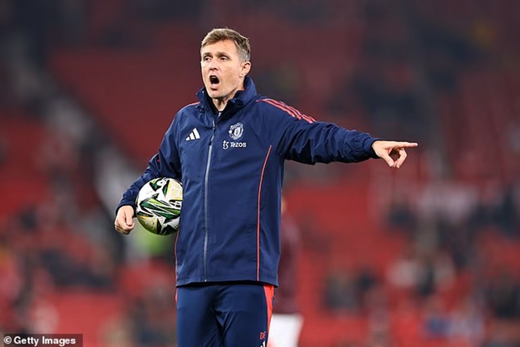 Fletcher đang trong vai trò người thầy dìu dắt con trai của người bạn thân năm nào.