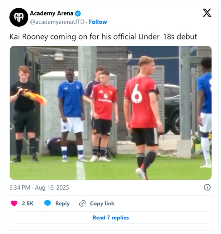 Kai Rooney được tung vào sân ở phút 74