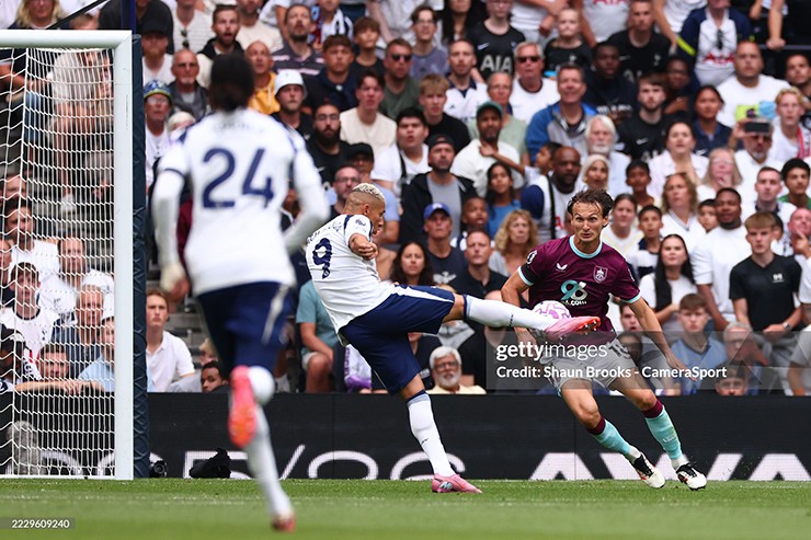 Richarlison trở lại mùa giải mới cùng sự hiệu quả, lạnh lùng và đầy cảm hứng.