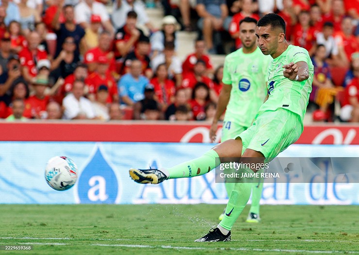 Ferran Torres tung cú sút nâng tỷ số lên 2-0 cho Barcelona