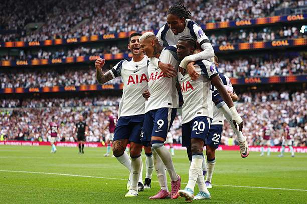 Tottenham chơi tấn công áp đảo trước Burnley. Mùa trước họ gặp đội yếu cũng chật vật, thậm chí thua cả Leicester City