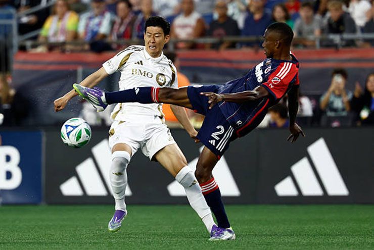 Son Heung Min rất chật vật khi không được cấp bóng thường xuyên