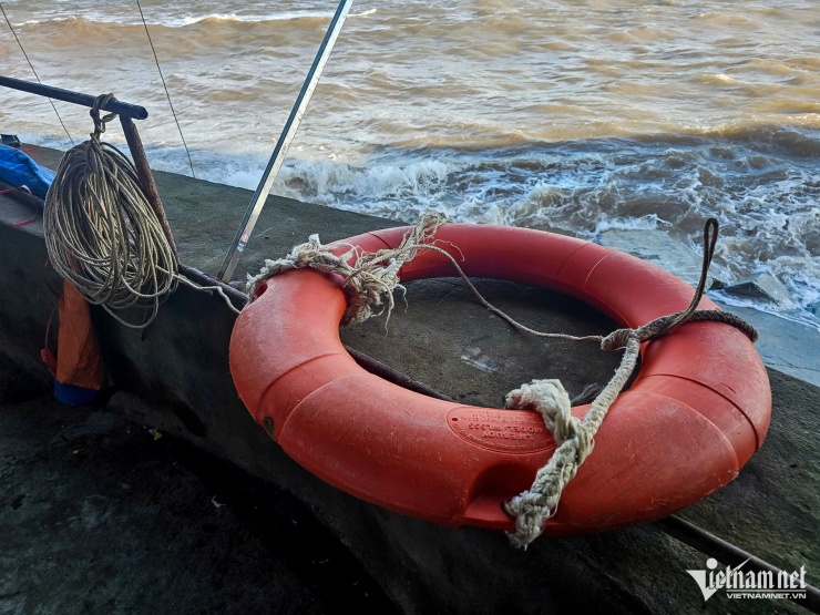 Vật dụng cứu hộ đơn giản. Ảnh: Trọng Tùng