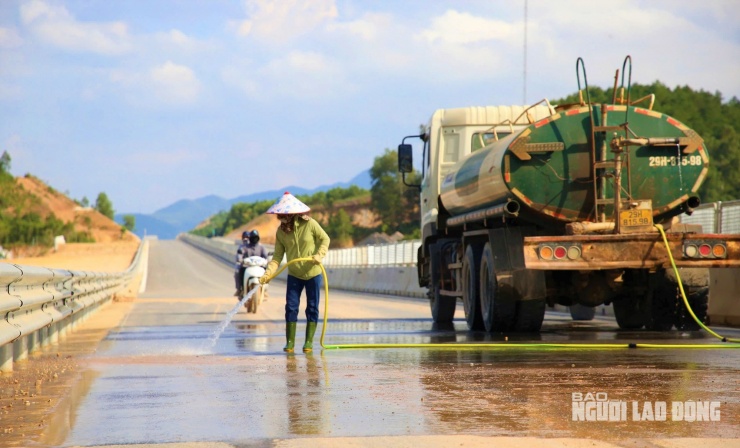 Ngắm đường cao tốc "xuyên núi, vượt sông" hơn 22.500 tỉ qua Quảng Trị trước giờ thông xe - 9