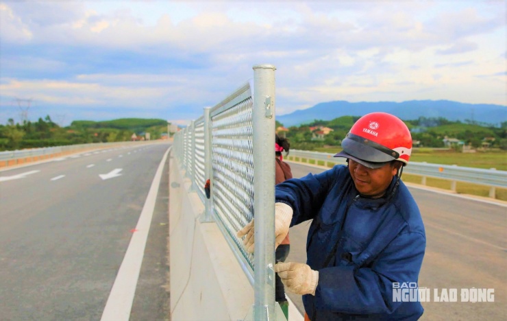 Ngắm đường cao tốc "xuyên núi, vượt sông" hơn 22.500 tỉ qua Quảng Trị trước giờ thông xe - 10