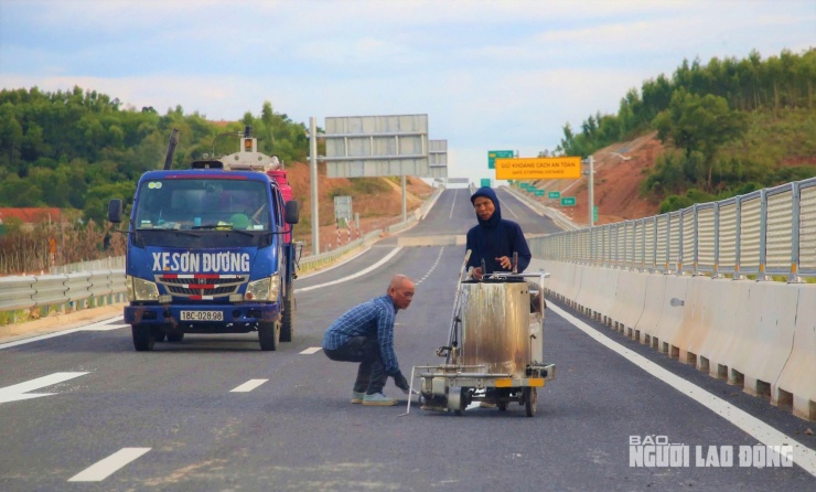 Ngắm đường cao tốc "xuyên núi, vượt sông" hơn 22.500 tỉ qua Quảng Trị trước giờ thông xe - 11