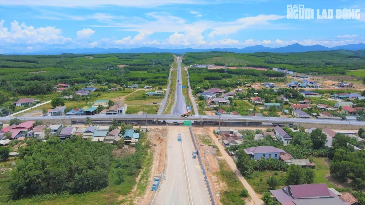 Ngắm đường cao tốc "xuyên núi, vượt sông" hơn 22.500 tỉ qua Quảng Trị trước giờ thông xe - 15