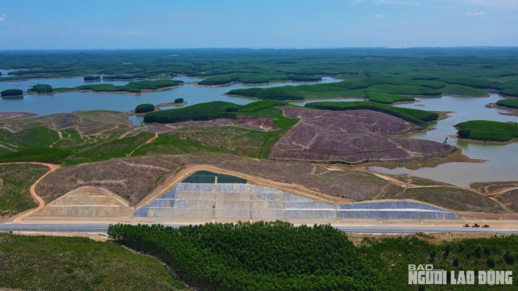 Ngắm đường cao tốc "xuyên núi, vượt sông" hơn 22.500 tỉ qua Quảng Trị trước giờ thông xe - 19