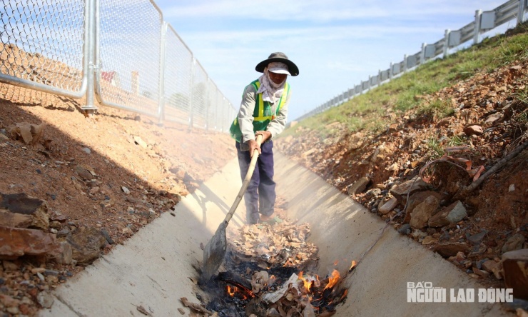 Ngắm đường cao tốc "xuyên núi, vượt sông" hơn 22.500 tỉ qua Quảng Trị trước giờ thông xe - 21