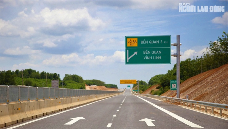 Ngắm đường cao tốc "xuyên núi, vượt sông" hơn 22.500 tỉ qua Quảng Trị trước giờ thông xe - 23