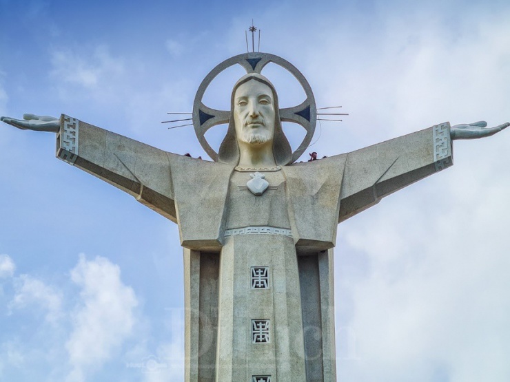 Hành trình lên vai Tượng Chúa Kitô Vua luôn là một trải nghiệm đáng nhớ với du khách. Từ độ cao lý tưởng này có thể chiêm ngưỡng toàn bộ P. Vũng Tàu tuyệt đẹp.