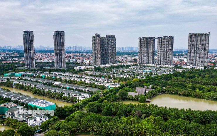 Kết nối vị trí xây dựng cầu Ngọc Hồi, xung quanh tập trung nhiều khu đô thị lớn đã và đang triển khai như Vinhomes Đại An, Vinhomes Dream City, Ecopark… cùng hệ thống hạ tầng giao thông ngày càng hoàn thiện.