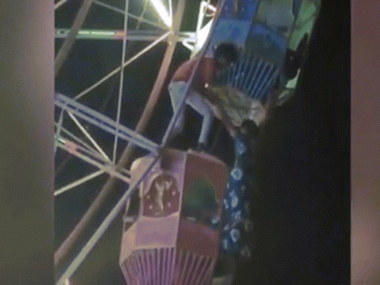 Lơ lửng ở độ cao gần 10 m vì rơi khỏi đu quay