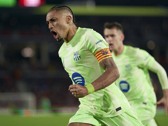 Raphinha không thể ngồi dự bị