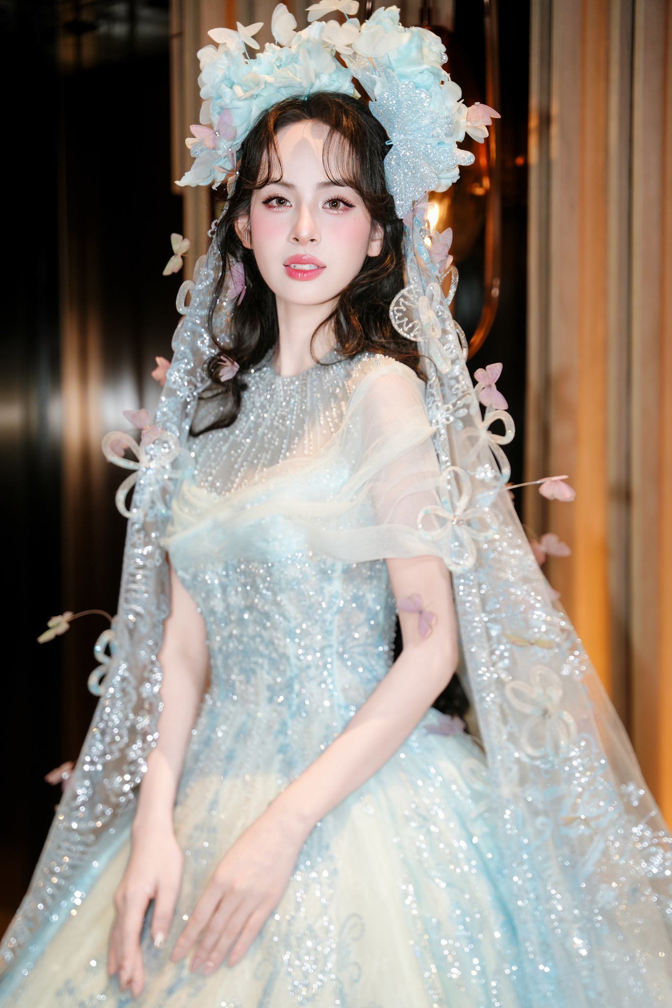 &#39;Dâu hào môn&#39; Hương Liên diện váy cưới gây chú ý - 1
