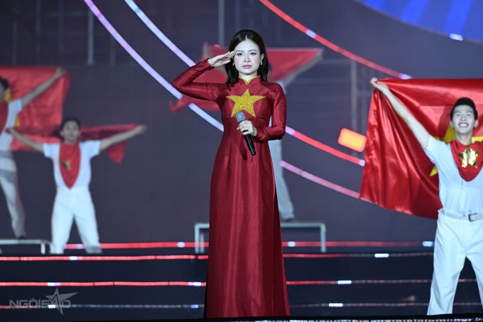 Chương trình dành nhiều thời lượng cho những tác phẩm khắc họa ý chí, sự kiên cường của dân tộc trong chiến tranh cũng như xây dựng đất nước. Dương Hoàng Yến mang đến ca khúc mới ra mắt mang tên "Tổ quốc trong ánh mặt trời".