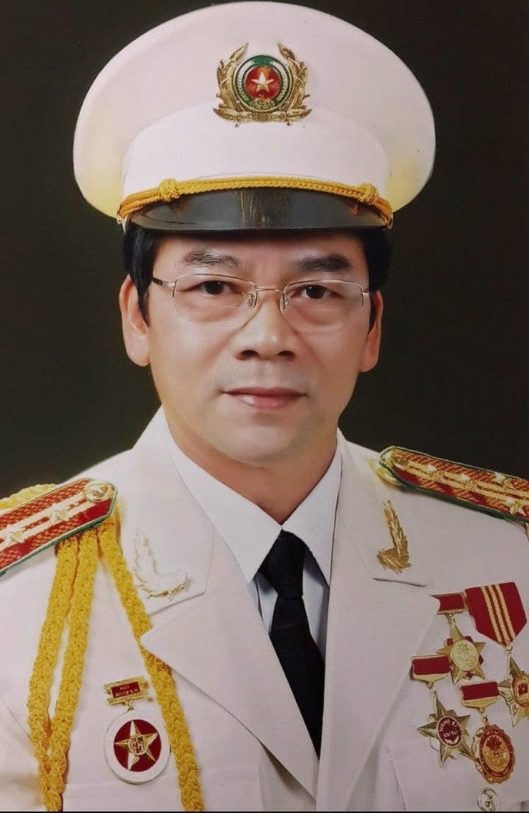 NSND Trần Nhượng tự hào vì được khoác lên mình màu áo của công an nhân dân.
