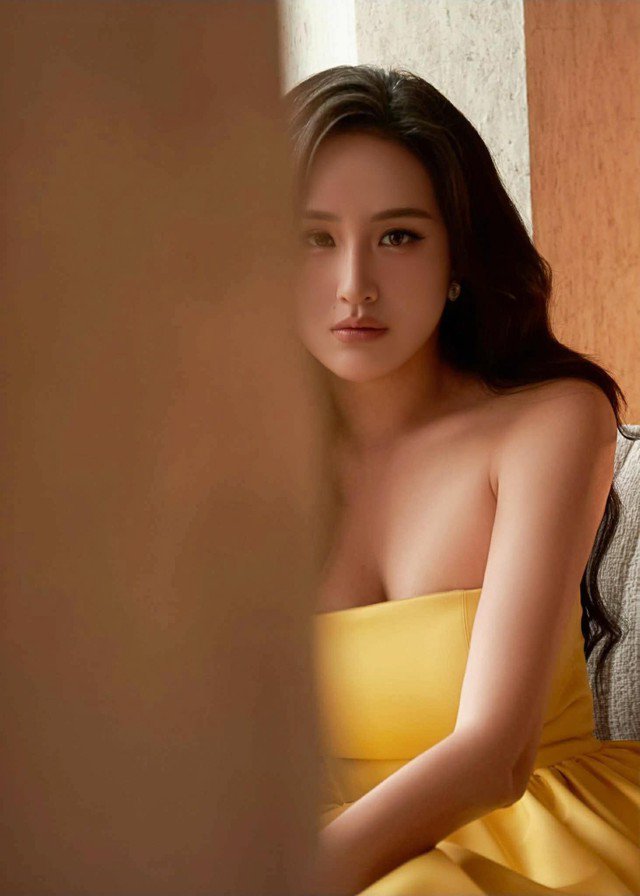 Dù phải trang điểm và đi sự kiện thường xuyên nhưng Hoa hậu Mai Phương Thúy vẫn giữ được làn da khỏe khoắn, căng mịn. Dù phải trang điểm và đi sự kiện thường xuyên nhưng Hoa hậu Mai Phương Thúy vẫn giữ được làn da khỏe khoắn, căng mịn.