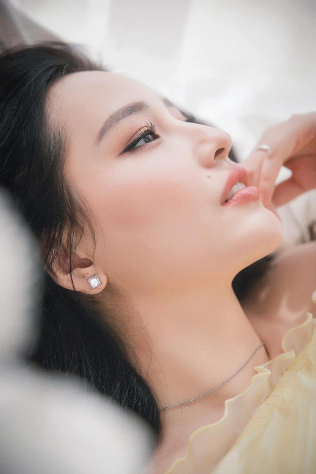 Chia sẻ về bí quyết giữ gìn nhan sắc, Hoa hậu Việt Nam 2006 cho biết cô không quá cầu kỳ trong việc sử dụng những liệu pháp đắt tiền mà quan tâm đến thói quen hằng ngày của mình. Nhất là khoản ăn uống, ngủ và chăm sóc da. Chia sẻ về bí quyết giữ gìn nhan sắc, Hoa hậu Việt Nam 2006 cho biết cô không quá cầu kỳ trong việc sử dụng những liệu pháp đắt tiền mà quan tâm đến thói quen hằng ngày của mình. Nhất là khoản ăn uống, ngủ và chăm sóc da.