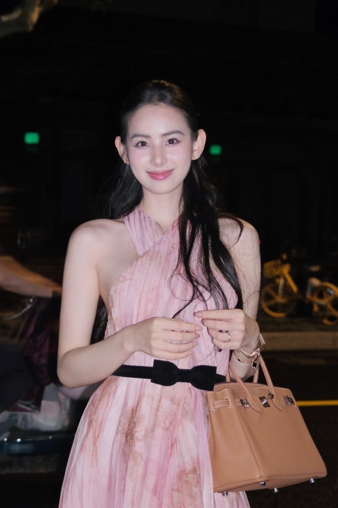 Người đẹp chia sẻ bức hình rõ mặt mẫu Hermes Birkin, đồng thời khẳng định về nguồn gốc của mẫu túi.