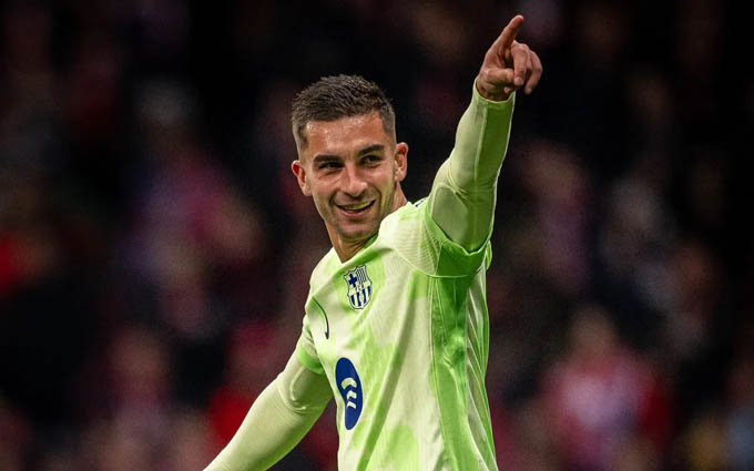 Torres đang bay cao