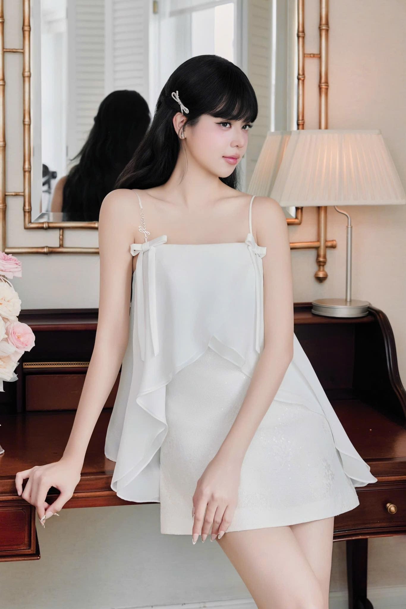 Hoa hậu Thanh Thủy lạ lẫm với tóc mái bằng, gợi nhớ một thành viên BLACKPINK - 3