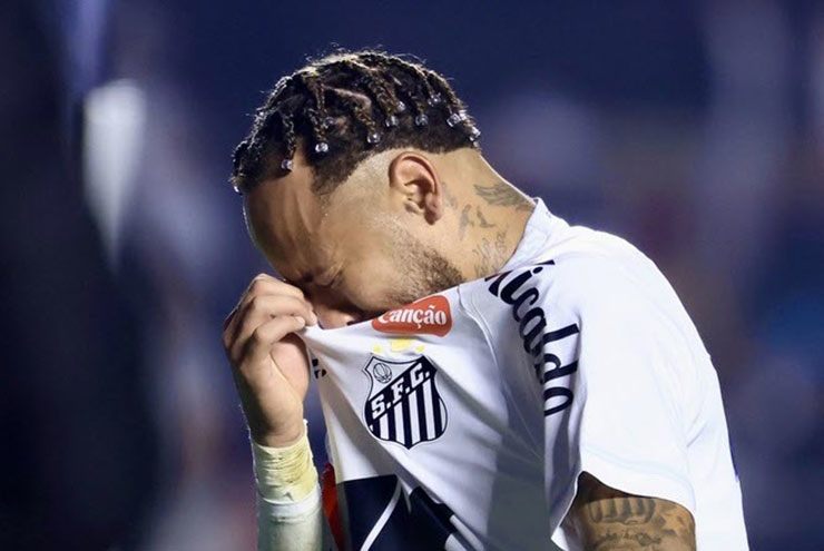 Neymar khóc nức nở sau thất bại 0-6 của Santos