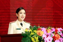 Bạn trẻ - Cuộc sống - Nữ thượng uý đại diện tuổi trẻ phát biểu tại Lễ kỷ niệm 80 năm Ngày truyền thống Công an nhân dân