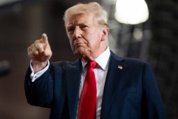Vài giờ trước khi gặp ông Zelensky, ông Trump tuyên bố dứt khoát