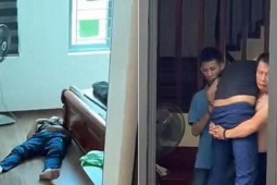 Đang ru con, mẹ trẻ ở Hà Nội hoảng hồn khi người lạ vào phòng, chốt cửa ngủ