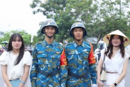 Bạn trẻ - Cuộc sống - Hai tháng 'chạy sô' trong không khí Quốc khánh 2/9