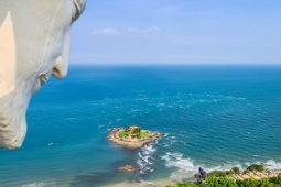 Du lịch - Trên vai Chúa Kitô Vua, ngắm toàn cảnh phường Vũng Tàu nghiêng màu nắng