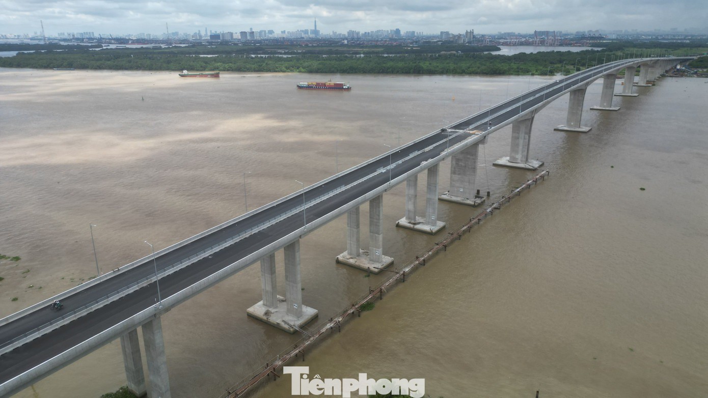Từ tháng 12/2026 trở đi (sau khi Dự án thành phần 1 và Dự án thành phần 3 hoàn thành), ô tô được chạy tốc độ 100 km/h. Trong đó, xe cơ giới lưu thông tuyến cao tốc 4 làn xe, xe hỗn hợp lưu thông trên đường song hành), riêng cầu Nhơn Trạch khai thác giao thông hỗn hợp (tổ chức mặt cắt ngang 2 làn xe cơ giới và 2 làn xe hỗn hợp, có dải phân cách ngăn cách giữa làn xe cơ giới và làn xe hỗn hợp), làn xe cơ giới tốc độ 80 km/h, làn xe hỗn hợp tốc độ 60 km/h.