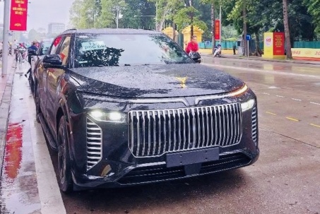 VinFast VF 9 Lạc Hồng 900 LX bất ngờ xuất hiện tại Hà Nội, xe có biển...