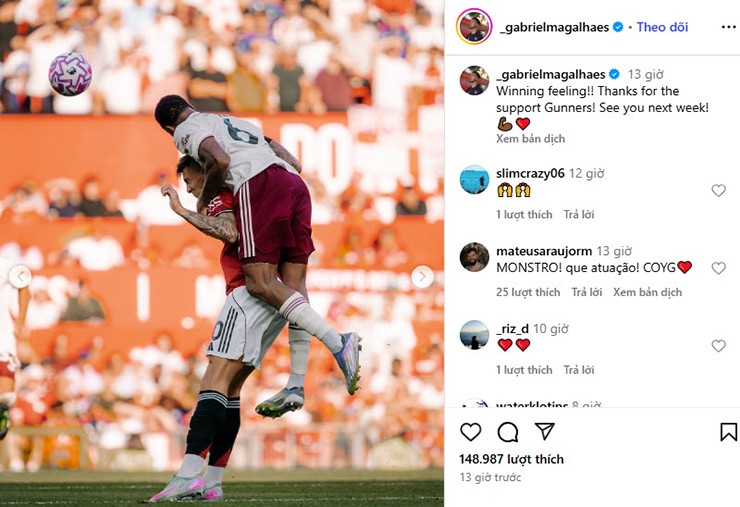 Bức ảnh Gabriel bật cao tranh chấp với Sesko khiến nhiều CĐV Arsenal thích thú