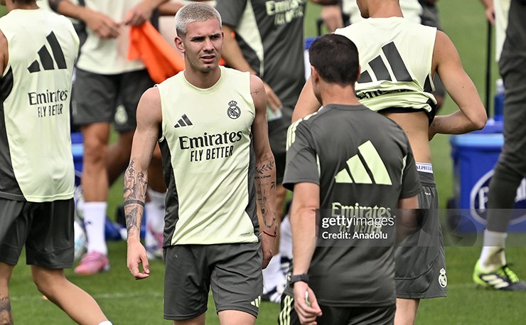 Tài năng trẻ Franco Mastantuono gây ấn tượng với HLV Xabi Alonso