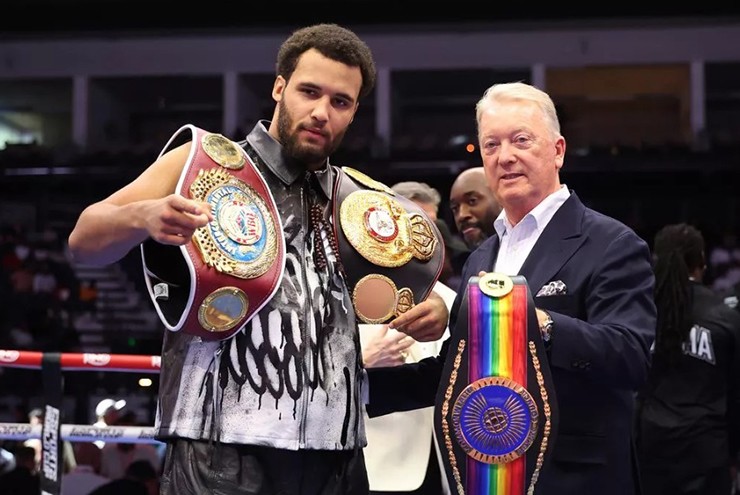 Itauma chỉ mất chưa đầy hai phút để hạ gục Whyte cuối tuần qua