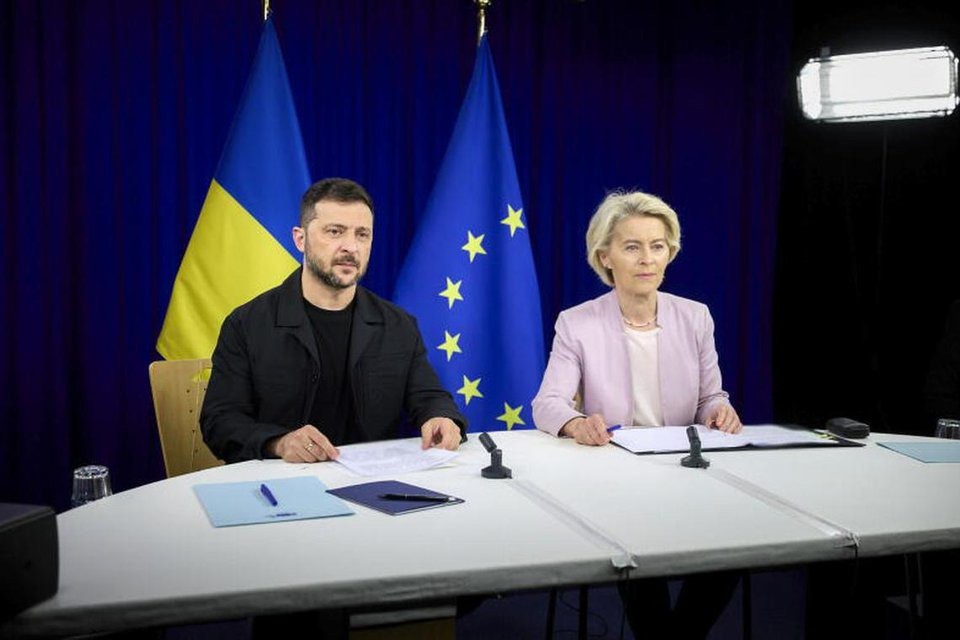 Ông Zelensky và Chủ tịch Ủy ban châu Âu Ursula von der Leyen tham gia cuộc họp video với một số lãnh đạo ở châu Âu vào ngày 17/8. Ảnh: EPA