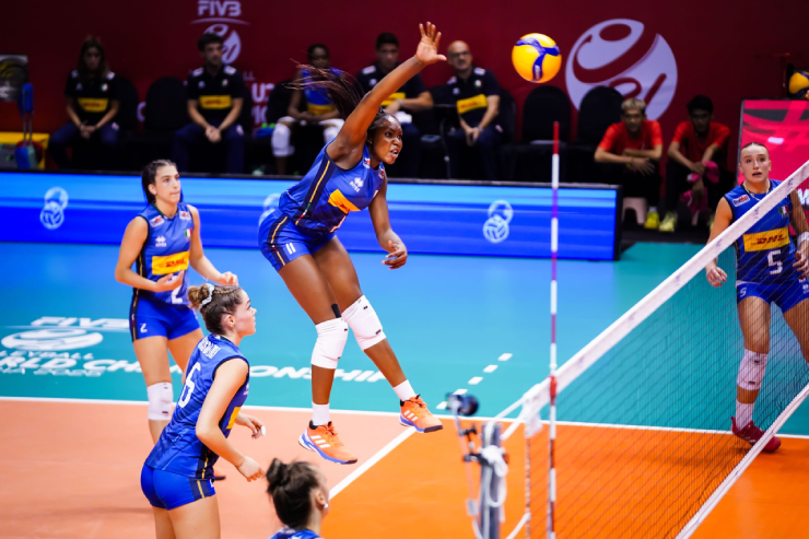 Adigwe (số 11) là cầu thủ hay nhất giải với tổng 166 điểm