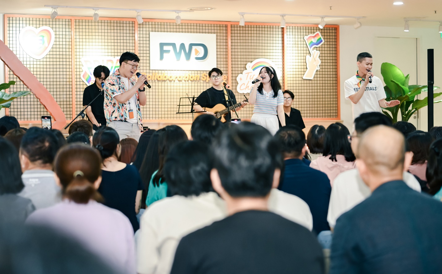Chủ đề nội bộ “Sống đầy Chất Tôi” của FWD Việt Nam được lan tỏa qua hàng loạt hoạt động vào các dịp đặc biệt