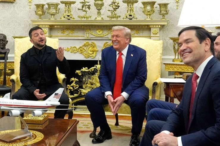 Cuộc gặp của ông Trump và ông Zelensky diễn ra trong bầu không khí thân thiện. (Ảnh: AP)