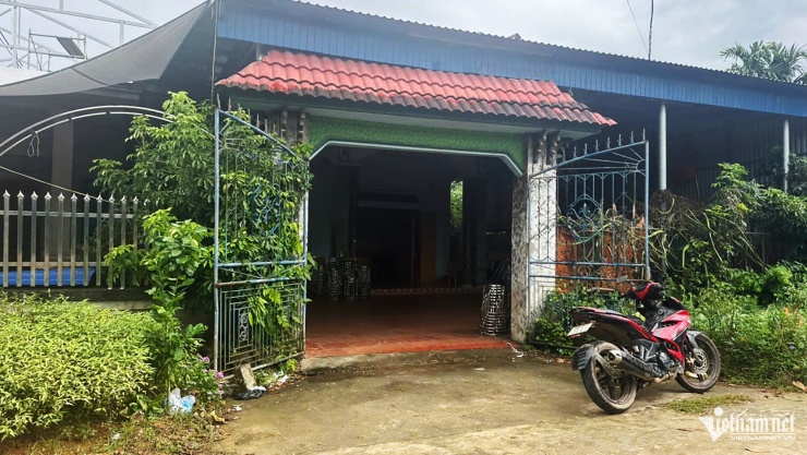 Căn nhà vắng vẻ sau khi gia đình đã hoàn tất mọi việc hậu sự cho anh D. Ảnh: ĐH