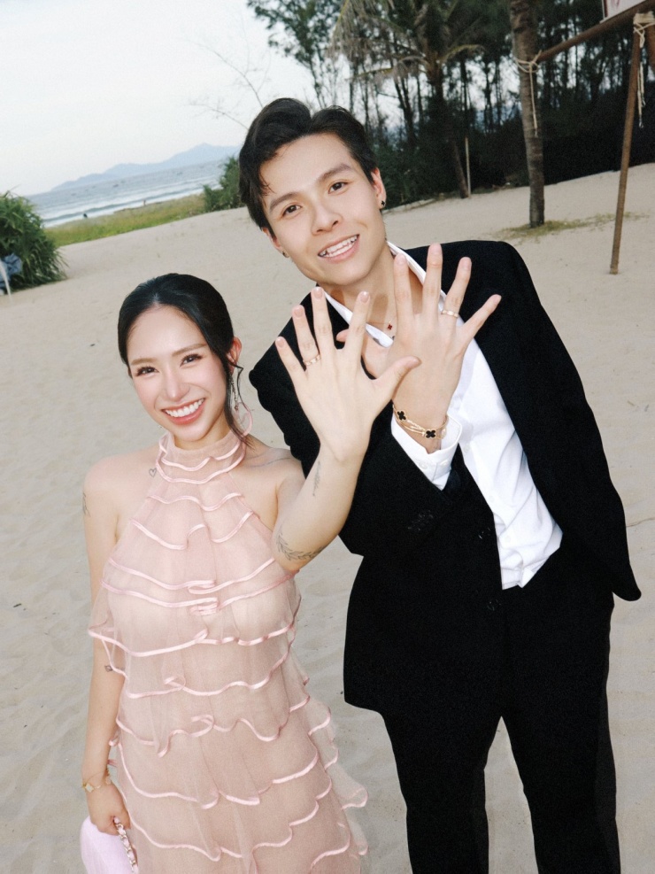 Người đẹp Joyce Phạm - ái nữ đầu lòng của đại gia Minh "Nhựa" - kỷ niệm 6 năm được ông xã Tâm Nguyễn cầu hôn.