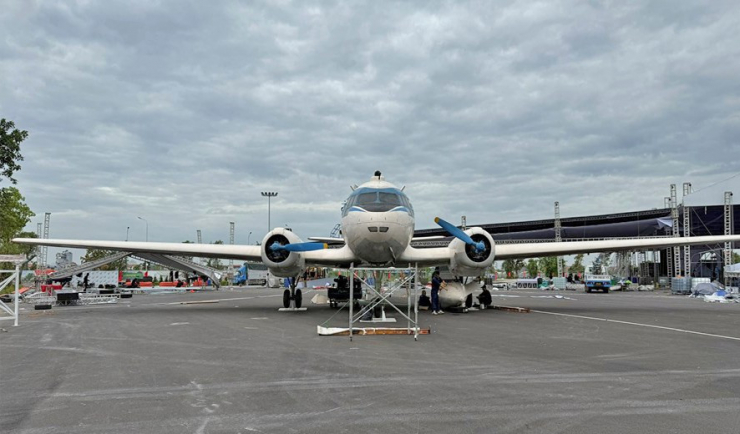 Chuyên cơ IL-14 ở phân khu trưng bày Khát vọng bầu trời tại Triển lãm Thành tựu đất nước. Ảnh: BVH.