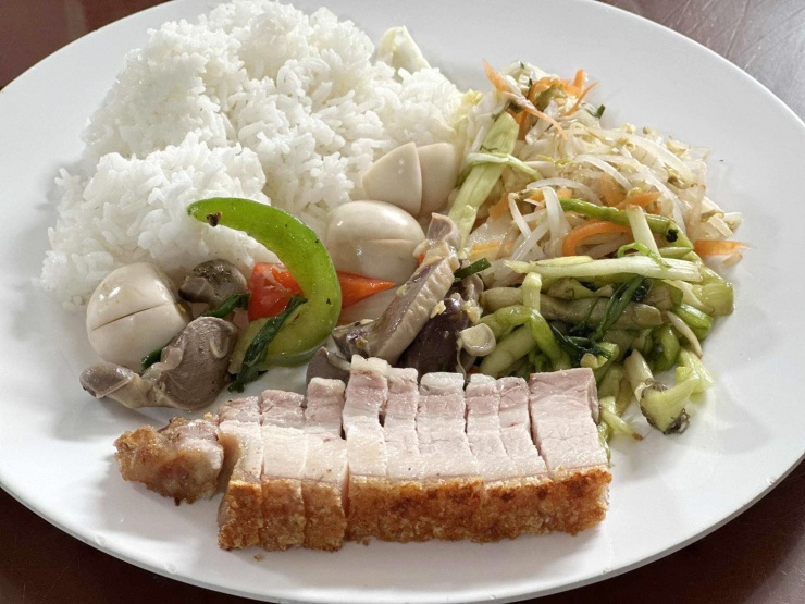 Bạn chỉ nên ăn một lượng cơm trắng vừa phải. Ảnh minh họa: Ban Mai