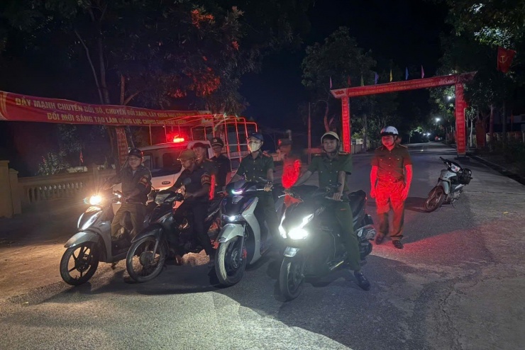 Lực lượng chức năng huy động trong đêm tìm kiếm phạm nhân bỏ trốn