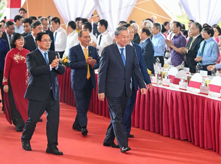 Sáng 19/8, Tổng Bí thư Tô Lâm và Thủ tướng Chính phủ Phạm Minh Chính dự và chủ trì Lễ khánh thành, khởi công các dự án, công trình chào mừng kỷ niệm 80 năm Quốc khánh tại điểm cầu trung tâm ở Trung tâm Hội chợ triển lãm quốc gia (VEC) tại xã Đông Anh, Hà Nội.